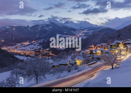 Francia, Savoie, Aigueblanche, Valle Tarentaise, vista del Cheval Noir (2832m) poiché navate Foto Stock