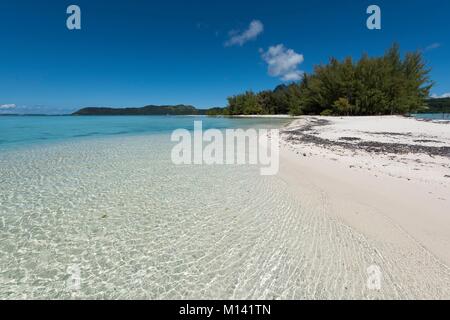 Francia Polinesia francese Isole della Società, isola di Bora Bora, laguna e motu Foto Stock