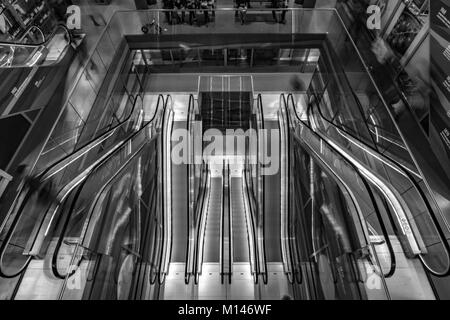 Scale mobili in Markthal, Rotterdam. Foto Stock