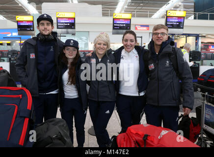 Gran Bretagna (da sinistra a destra) Farrell Treacy, Kathryn Thomson, Elise Christie, Charlotte Gilmartin e Joshua Cheetham all'aeroporto di Heathrow di Londra, per la Gran Bretagna team partenza per Pyeongchang davanti al 2018 Giochi Olimpici Invernali. Foto Stock