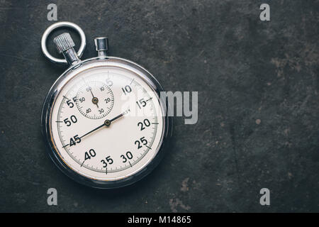 Solo il cronometro su un sfondo di metallo, fra cui la copia di spazio. Foto Stock