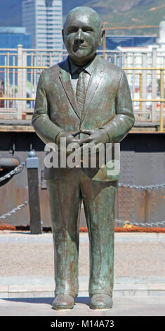 Il FW De Klerk statua al Nobel Piazza Monumento, V&A Waterfront, Città del Capo, Western Cape, Sud Africa. Foto Stock
