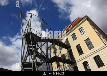 Il controverso fire escape della storica Landhaus, ora Dresden City Museum, mit der Rettungstreppe, Dresda, Sassonia, Deutschland Foto Stock