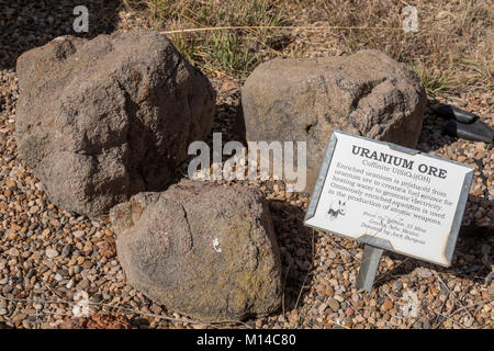 Fort Davis, Texas - il minerale di uranio nel deserto del Chihuahuan patrimonio minerario presentano al deserto del Chihuahuan Research Institute. Il minerale viene da un min Foto Stock