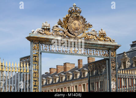 Il cancello anteriore del Palazzo di Versailles, Ile-De-France, Francia, Foto Stock