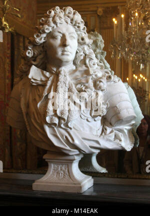 Busto in marmo di Luigi XIV Antoine Coysevox nel re della camera, 1679, il Palazzo di Versailles, Ile-De-France, Francia. Foto Stock