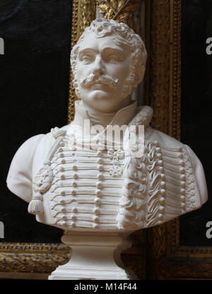 Busto in marmo del generale Antoine Charles Louis de Lasalle da Auguste Marie Taunay nella galleria delle battaglie, il Palazzo di Versailles, Ile-De-France, Francia. Foto Stock