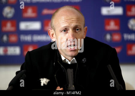 Yeovil Town manager Darren modo in una conferenza stampa dopo la Emirates FA Cup, quarto round corrispondono a Huish Park, Yeovil. Foto Stock