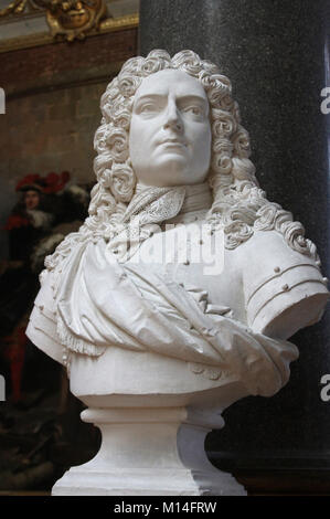 Busto in marmo di Nicolas La Brousse conte di Verteillac da Joseph-Stanislaus Lescorne nella Galleria delle Battaglie, Il Palazzo di Versailles, Ile-De-Francia, Franc Foto Stock