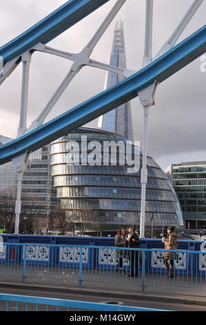 Il municipio e la shard, central London, England, Regno Unito. Foto Stock