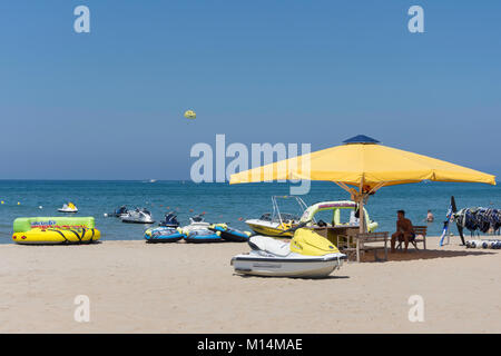 Sport acquatici sulla spiaggia di Ikarus, Ikarus Beach, Rethymnon (Rethimno), Regione di Rethimno, Creta (Kriti), Grecia Foto Stock