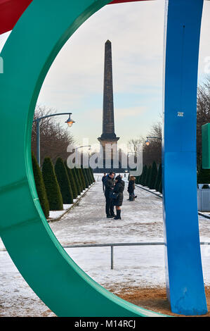 Glasgow Green park in inverno con il Monumento Nelson e a giochi del Commonwealth monumento in background. Foto Stock