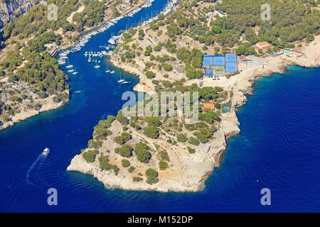 Francia, Bouches du Rhone, Cassis, La Presqu'ile, cappuccio cavo, Calanque de porto miou (vista aerea) Foto Stock