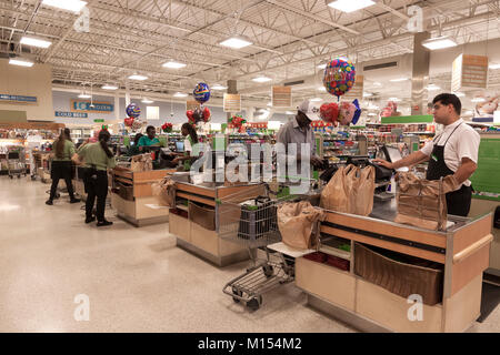 Supermercato Publix acquista i contatori della manutenzione shopper in Florida, Stati Uniti. Foto Stock