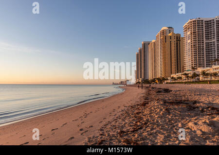 Sunny Isles Beach all'ora d'oro, South Florida, Stati Uniti d'America. Foto Stock