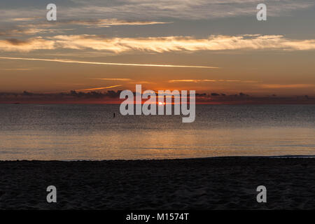 Golden sunrise a Sunny Isles Beach, Florida del Sud, Stati Uniti d'America. Foto Stock