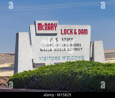 Serratura McNary e diga sul fiume Columbia vicino Umatilla, Oregon Foto Stock