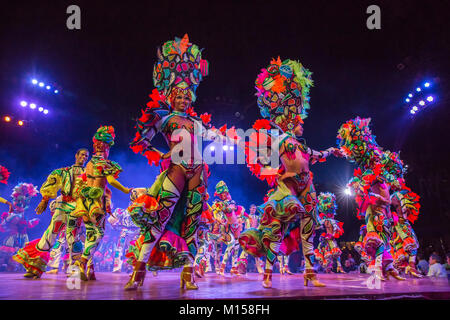 Caberet Tropicana prestazioni in Havana, Cuba Foto Stock