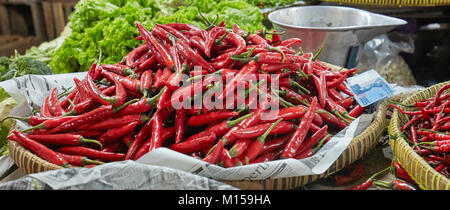 Peperoncino rosso per la vendita al mercato Beringharjo (Pasar Beringharjo). Yogyakarta, Java, Indonesia. Foto Stock