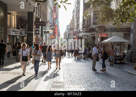 Ermou shopping street, Plaka, Atene, Grecia, Europa Foto Stock