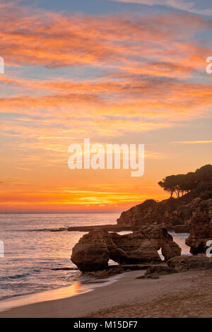 Olhos d'Agua rocce tramonto Foto Stock