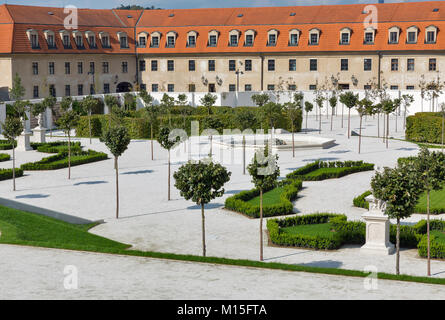 Flower Garden dietro il castello medievale di Bratislava, Slovacchia Foto Stock