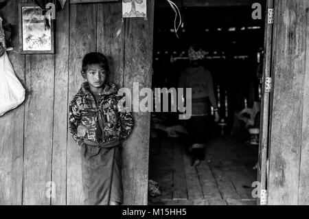 KENGTUNG, MYANMAR - Novembre 2016: le colline vicino a Keng Tung sono popolate da villaggi tribali di diverse tradizioni e etnicity. Foto Stock