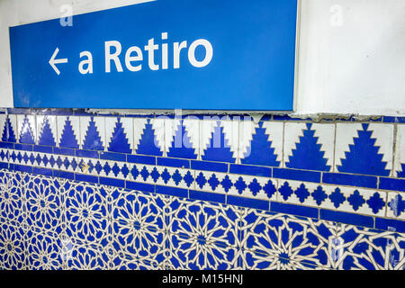 Buenos Aires Argentina, Subte metropolitana di massa transito, San Juan, stazione, segno, direzione, piastrelle dipinte, grafica, ispanico, ARG171122324 Foto Stock