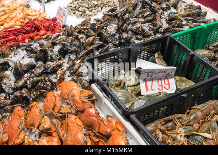 Crostacei per la vendita su un mercato in Spagna a Madrid Foto Stock