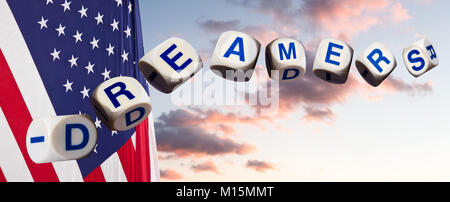 Dreamers concetto utilizzando l'ortografia lettere contro il cielo al tramonto e flag Foto Stock