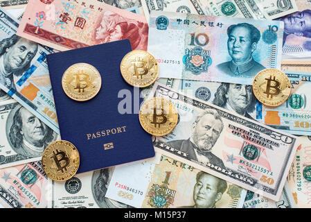 Passaporto blu su sfondo, prova di identità. Contro la carta moneta, US Dollari, yuan cinese CNY, monete metalliche, bitcoin, crypto moneta, ide del cliente Foto Stock