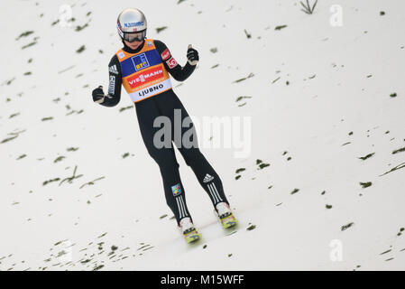 Ljubno, Slovenia. 27 gennaio, 2018. Maren Lundby di Norvegia compete durante il Ljubno FIS Ski Jumping World Cup concorrenza. Credito: Rok Rakun/Pacific Press/Alamy Live News Foto Stock