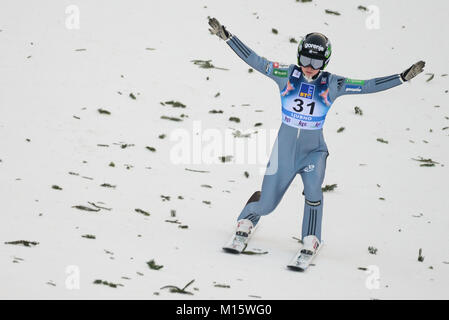 Ljubno, Slovenia. 27 gennaio, 2018. Ema Klinec di Slovenia compete durante il Ljubno FIS Ski Jumping World Cup concorrenza. Credito: Rok Rakun/Pacific Press/Alamy Live News Foto Stock