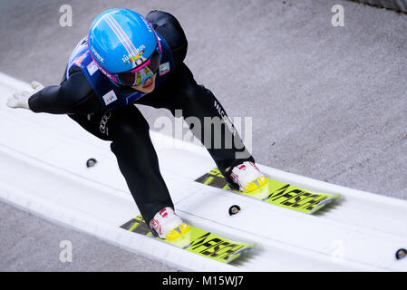 Ljubno, Slovenia. 27 gennaio, 2018. Lara Malsiner dell Italia compete durante il Ljubno FIS Ski Jumping World Cup concorrenza a Ljubno, Slovenia il 27 gennaio 2018. Credito: Rok Rakun/Pacific Press/Alamy Live News Foto Stock