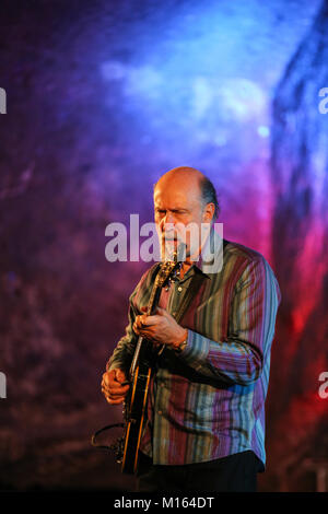 WIELICZKA, Polonia - 2 Novembre 2015: John Scofield riproduzione di musica dal vivo presso il Jazz Cracovia tutte le anime'Day Festival nella miniera di sale di Wieliczka. Polonia Foto Stock