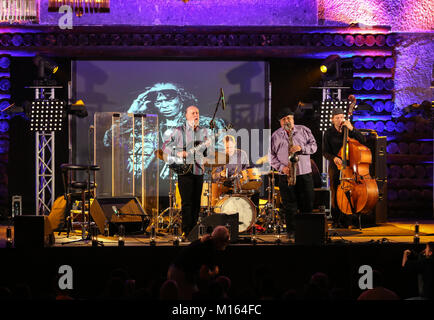 WIELICZKA, Polonia - 2 Novembre 2015: John Scofield e Joe Lovano Quartet riproduzione di musica dal vivo presso il Jazz Cracovia tutte le anime Day Festival in Wielicz Foto Stock