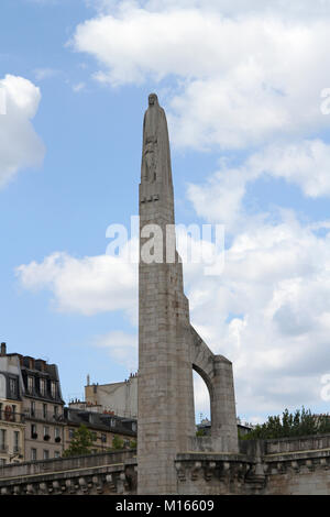 Statua di Saint Geneviève (scultore Paul Landowski, 1928) - patrono di Parigi a La Tournelle (ponte Pont de la Tournelle), Senna, Parigi, Foto Stock