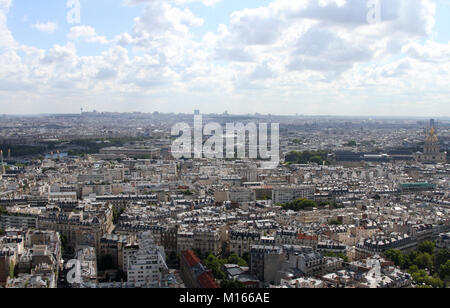 Est vista di Parigi dalla cima della Torre Eiffel, Francia. Foto Stock