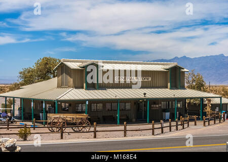 Tubo da stufa di pozzi, CALIFORNIA - Luglio 12, 2007: il Magazzino generale del tubo da stufa Wells situato nel Parco Nazionale della Valle della Morte, California. Foto Stock
