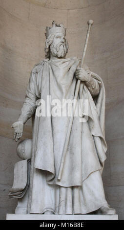 La scultura in marmo statua di Carlo Magno, Imperatore d'Occidente in 800 Re di Francia, 742-814, da Charles-Francois il leboeuf, nella pietra Gallery-Galerie Foto Stock