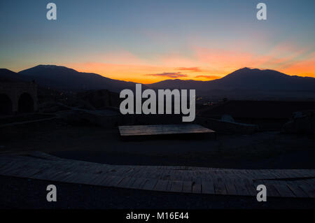 Vista tramonto da Prizren fortezza con Open Air Theatre, Kosovo Foto Stock