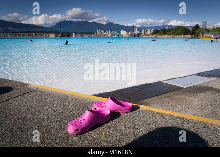 Sandali rosa, Kitsilano Pool. Foto Stock