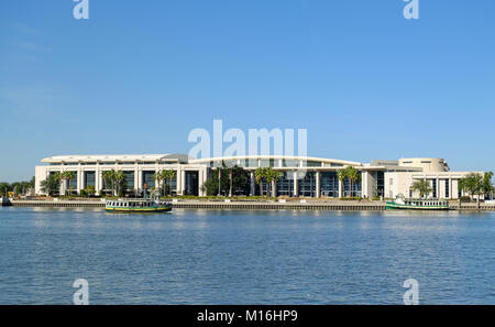 Il Savannah, Georgia, Stati Uniti d'America - 31 ottobre 2017: Waterfront di Savannah, Georgia, Stati Uniti d'America e la savana Belles Ferry Foto Stock