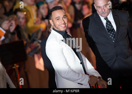 Londra, UK, 23 novembre 2015, Lewis Hamilton assiste il British Fashion Awards 2015,al London Coliseum. Mariusz Goslicki/Alamy Foto Stock