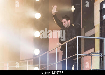 Borehamwood, England Regno Unito. Il 26 gennaio 2018. Jonny Mitchell è sfrattata dalla casa durante la celebrità Grande Fratello 2018. Credito: Laura De Meo / Alamy Live News Foto Stock