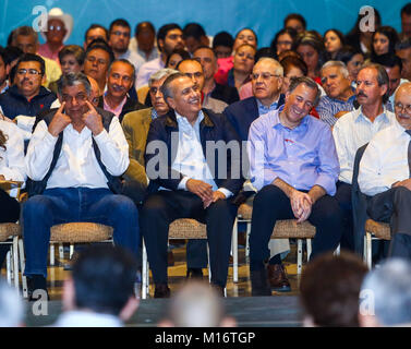 Jose Antonio Meade Kuribreña precandidate alla presidenza della repubblica da parte del partito rivoluzionario istituzionale, PRI, ha partecipato al quinto i punti di incontro del Forum: Messico potenza sostenibile dove egli era accompagnato da Manlio Fabio Beltrones Rivera. Parthenon Hall dell'Hotel Santorian di Hermosillo Sonora il 26 gennaio 2018. (Foto: Luis Gutierrez / NortePhoto.com) Foto Stock