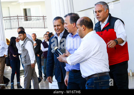 Jose Antonio Meade Kuribreña precandidate alla presidenza della repubblica da parte del partito rivoluzionario istituzionale, PRI, ha partecipato al quinto i punti di incontro del Forum: Messico potenza sostenibile dove egli era accompagnato da Manlio Fabio Beltrones Rivera. Parthenon Hall dell'Hotel Santorian di Hermosillo Sonora il 26 gennaio 2018. (Foto: Luis Gutierrez / NortePhoto.com) Foto Stock