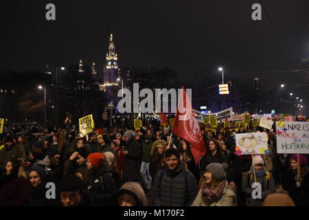 Vienna, Austria. 26 gen, 2018. Manifestazioni contro la cosiddetta accademici " Palla, ospitato dall'Austriaco di estrema destra Freedom party (FPÖ) Foto Stock