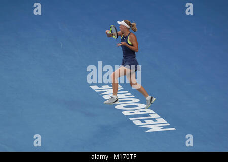 Melbourne, Australia. Il 27 gennaio, 2017. Danese giocatore di tennis Caroline WOZNIACKI è in azione durante le finali corrispondono all'Australian Open vs Romanian tennis player Simona Halep il Jan 27, 2018 a Melbourne, Australia - ©Yan Lerval/Alamy Live News Foto Stock