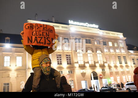 Vienna, Austria. 26 gen, 2018. La protesta contro la sfera Akademiker, ospitato da destra Freedom party (FPÖ) Foto Stock